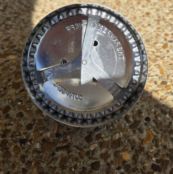 Pampered Chef Cut-N-Seal - Picture 6 of 8